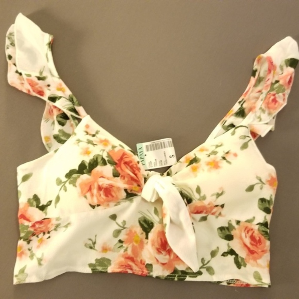 Floral crop top w/ ruffle sleeves